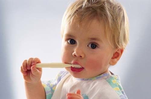 Появление первых зубов у малышей: советы родителям