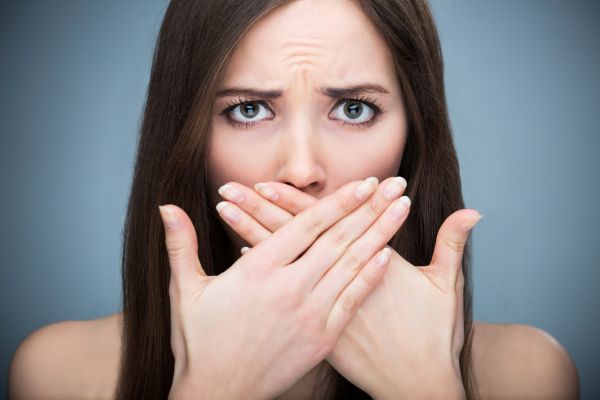 Как избежать неприятного запаха изо рта